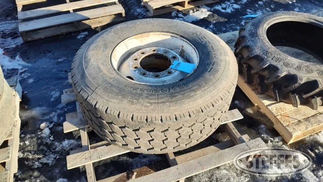 425/65R22.5 tire on 10-bolt steel rims